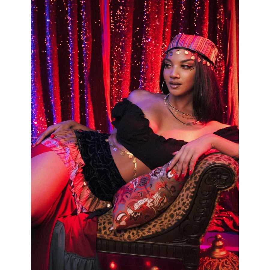 Luxueuse Tenue De Bohémienne Avec Traine 6 Luxueuse Tenue De Bohémienne Avec Traine – Image 4