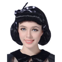 Perruque Noire Rétro Avec Frange Rouleau 5 Perruque Noire Rétro Avec Frange Rouleau -Boutique De Carnaval D'Halloween Perruque noire retro avec frange rouleau 29310